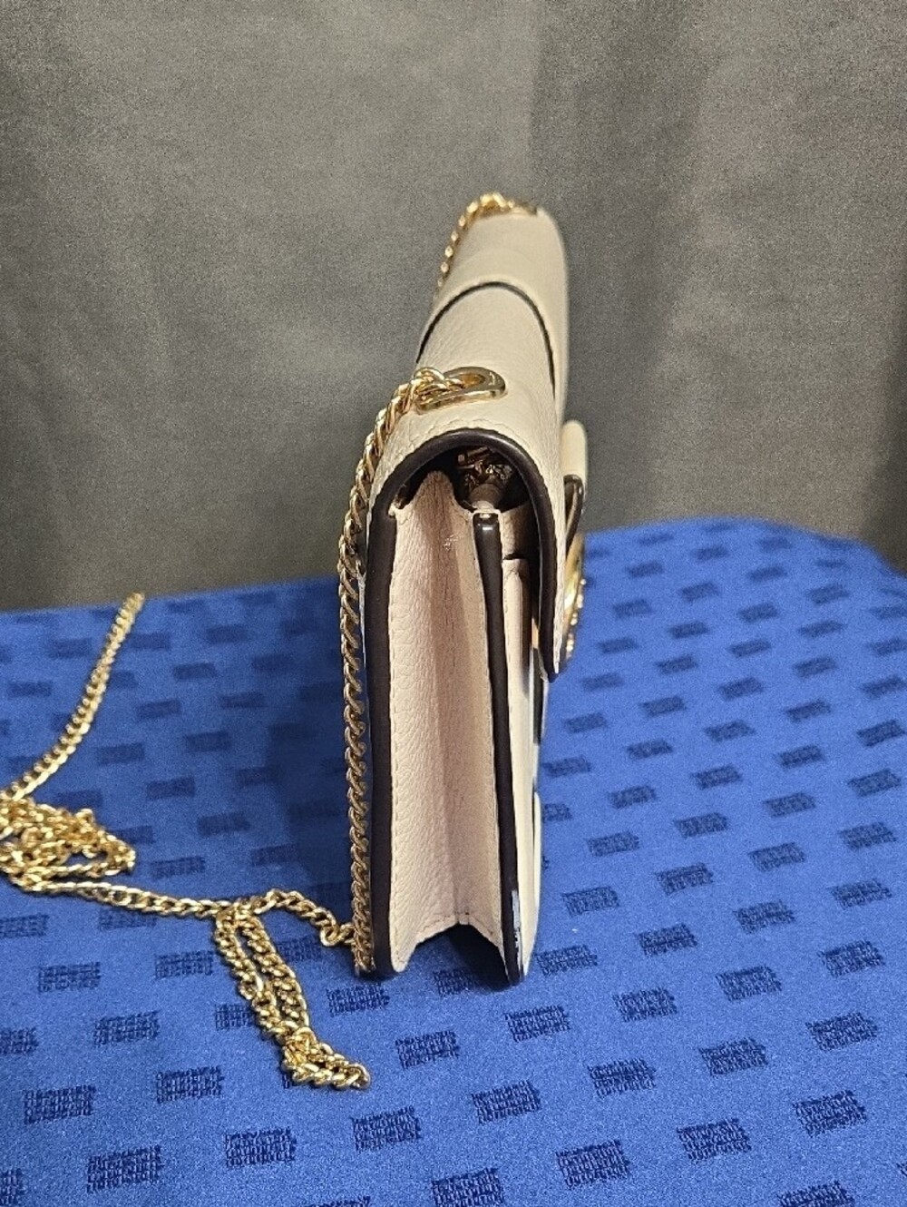 Coach Gorgie Cream Leather Crossbody with Gold Chain & Horsebit Accent - Picture 3 of 15